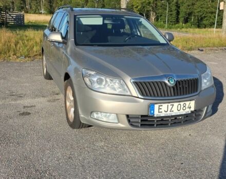 Бежевый Шкода Октавия, объемом двигателя 1.6 л и пробегом 270 тыс. км за 4000 $, фото 2 на Automoto.ua
