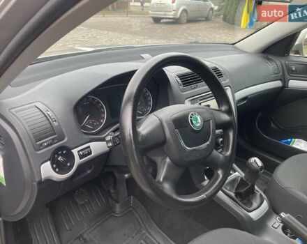 Бежевый Шкода Октавия, объемом двигателя 1.6 л и пробегом 279 тыс. км за 8100 $, фото 9 на Automoto.ua