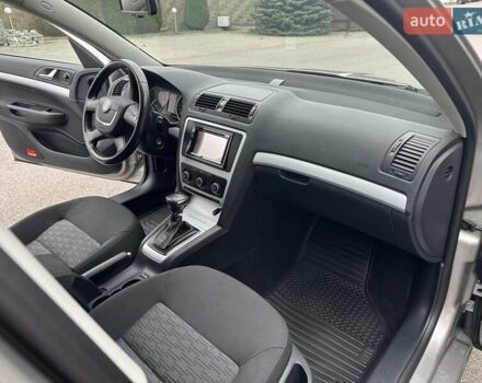 Бежевий Шкода Октавія, об'ємом двигуна 1.8 л та пробігом 239 тис. км за 8150 $, фото 24 на Automoto.ua