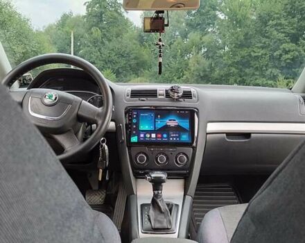 Бежевый Шкода Октавия, объемом двигателя 1.8 л и пробегом 129 тыс. км за 10000 $, фото 4 на Automoto.ua