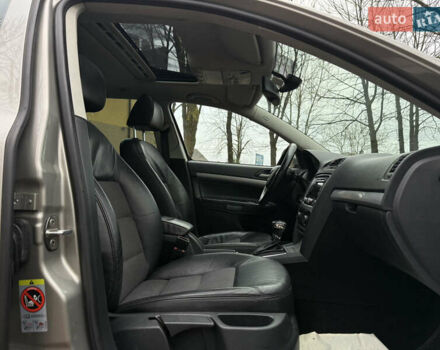 Бежевый Шкода Октавия, объемом двигателя 2 л и пробегом 278 тыс. км за 9400 $, фото 22 на Automoto.ua