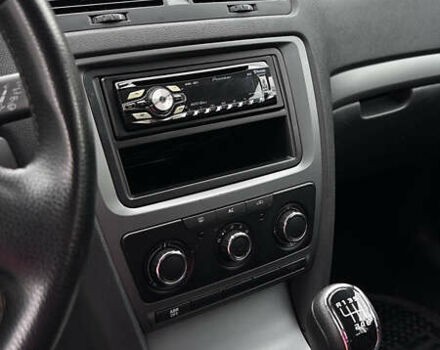 Бежевий Шкода Октавія, об'ємом двигуна 1.97 л та пробігом 299 тис. км за 8300 $, фото 6 на Automoto.ua