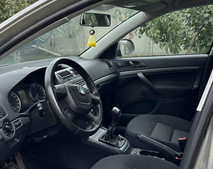 Бежевий Шкода Октавія, об'ємом двигуна 1.97 л та пробігом 299 тис. км за 8300 $, фото 2 на Automoto.ua