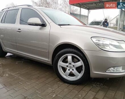 Бежевый Шкода Октавия, объемом двигателя 2 л и пробегом 295 тыс. км за 7300 $, фото 1 на Automoto.ua