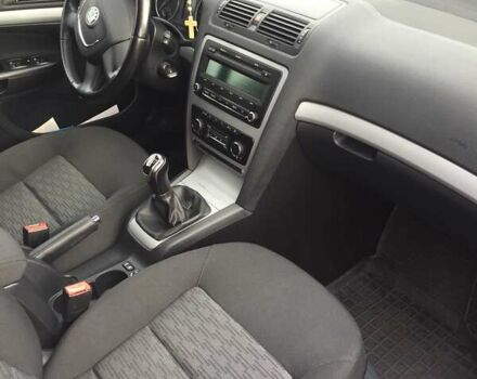 Бежевий Шкода Октавія, об'ємом двигуна 1.6 л та пробігом 210 тис. км за 9500 $, фото 10 на Automoto.ua