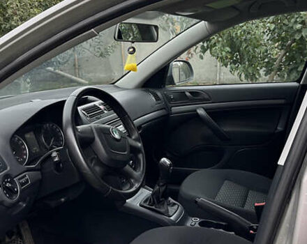 Бежевий Шкода Октавія, об'ємом двигуна 1.97 л та пробігом 299 тис. км за 8300 $, фото 1 на Automoto.ua