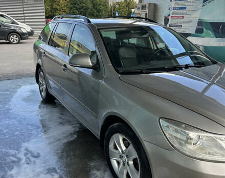 Бежевий Шкода Октавія, об'ємом двигуна 1.6 л та пробігом 300 тис. км за 8200 $, фото 1 на Automoto.ua