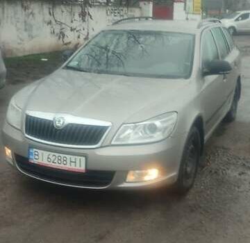 Бежевый Шкода Октавия, объемом двигателя 1.6 л и пробегом 196 тыс. км за 8000 $, фото 1 на Automoto.ua