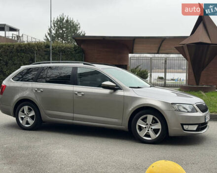 Бежевый Шкода Октавия, объемом двигателя 1.97 л и пробегом 335 тыс. км за 10900 $, фото 3 на Automoto.ua