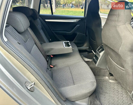 Шкода Октавия 2015 в Ровно на Automoto.ua Бежевый Шкода Октавия, объемом двигателя 2.01 л и пробегом 270 тыс. км за 10999 $, фото 23 на Automoto.ua