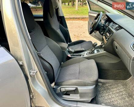 Шкода Октавия 2015 в Ровно на Automoto.ua Бежевый Шкода Октавия, объемом двигателя 2.01 л и пробегом 270 тыс. км за 10999 $, фото 25 на Automoto.ua