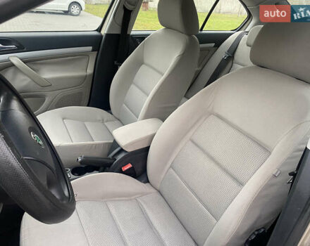 Бежевий Шкода Октавія, об'ємом двигуна 1.6 л та пробігом 229 тис. км за 5000 $, фото 9 на Automoto.ua