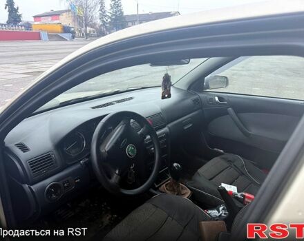 Бежевий Шкода Октавія, об'ємом двигуна 1.6 л та пробігом 300 тис. км за 4000 $, фото 6 на Automoto.ua