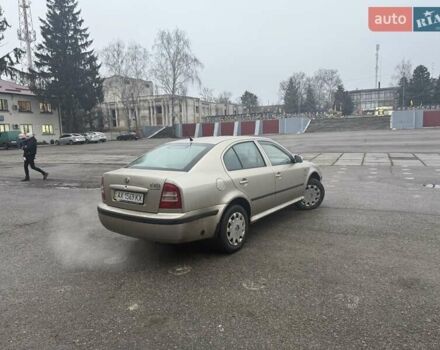 Бежевый Шкода Октавия, объемом двигателя 1.6 л и пробегом 300 тыс. км за 4000 $, фото 2 на Automoto.ua