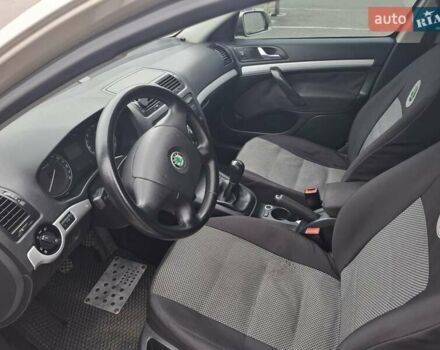 Шкода Октавия 2005 в Малине на Automoto.ua Бежевый Шкода Октавия, объемом двигателя 1.6 л и пробегом 324 тыс. км за 6900 $, фото 4 на Automoto.ua