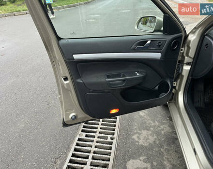 Бежевий Шкода Октавія, об'ємом двигуна 1.6 л та пробігом 193 тис. км за 5999 $, фото 9 на Automoto.ua