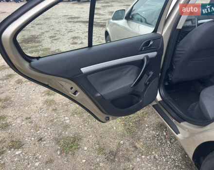 Бежевий Шкода Октавія, об'ємом двигуна 0 л та пробігом 235 тис. км за 6450 $, фото 46 на Automoto.ua