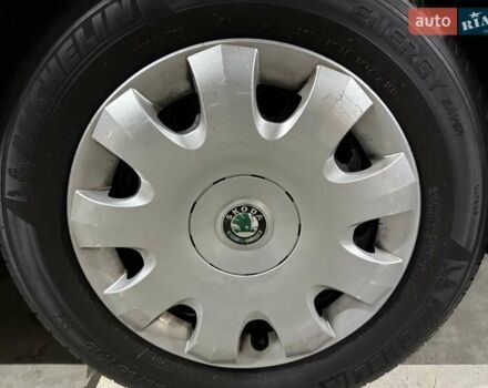 Бежевый Шкода Октавия, объемом двигателя 1.6 л и пробегом 206 тыс. км за 5200 $, фото 6 на Automoto.ua