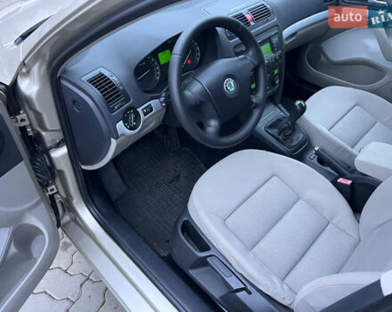 Бежевый Шкода Октавия, объемом двигателя 1.6 л и пробегом 212 тыс. км за 5490 $, фото 11 на Automoto.ua