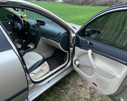 Бежевый Шкода Октавия, объемом двигателя 1.6 л и пробегом 320 тыс. км за 5300 $, фото 5 на Automoto.ua