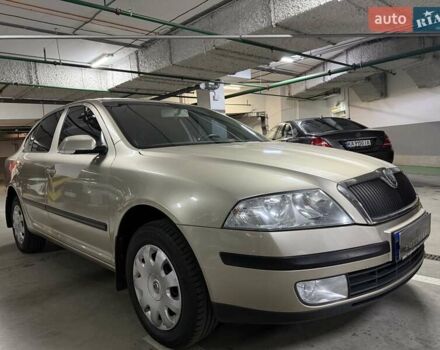 Бежевый Шкода Октавия, объемом двигателя 1.6 л и пробегом 206 тыс. км за 5200 $, фото 1 на Automoto.ua