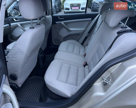 Бежевый Шкода Октавия, объемом двигателя 1.6 л и пробегом 212 тыс. км за 5490 $, фото 30 на Automoto.ua