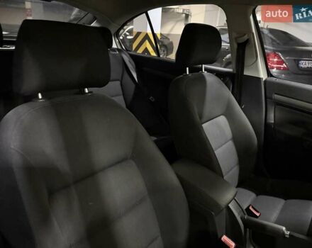 Бежевый Шкода Октавия, объемом двигателя 1.6 л и пробегом 206 тыс. км за 5200 $, фото 35 на Automoto.ua