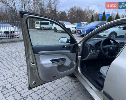 Бежевый Шкода Октавия, объемом двигателя 1.6 л и пробегом 212 тыс. км за 5490 $, фото 9 на Automoto.ua