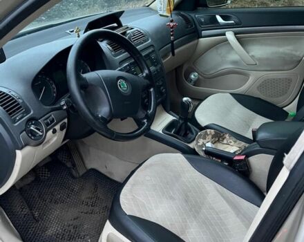 Бежевый Шкода Октавия, объемом двигателя 1.6 л и пробегом 320 тыс. км за 5300 $, фото 1 на Automoto.ua