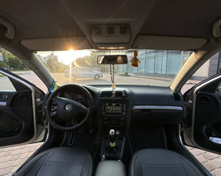 Бежевый Шкода Октавия, объемом двигателя 1.9 л и пробегом 302 тыс. км за 5400 $, фото 5 на Automoto.ua