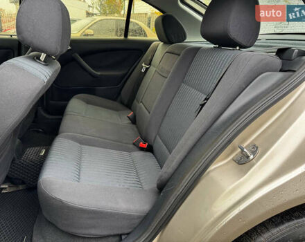 Бежевый Шкода Октавия, объемом двигателя 1.6 л и пробегом 245 тыс. км за 4999 $, фото 13 на Automoto.ua