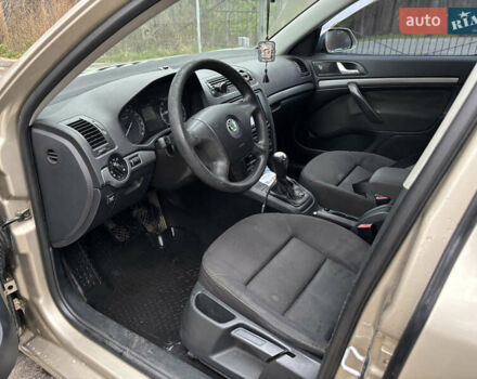 Бежевий Шкода Октавія, об'ємом двигуна 1.6 л та пробігом 347 тис. км за 5200 $, фото 9 на Automoto.ua