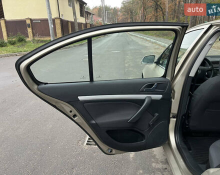 Бежевий Шкода Октавія, об'ємом двигуна 1.6 л та пробігом 193 тис. км за 5999 $, фото 10 на Automoto.ua