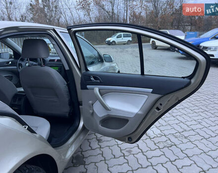 Бежевый Шкода Октавия, объемом двигателя 1.6 л и пробегом 212 тыс. км за 5490 $, фото 25 на Automoto.ua