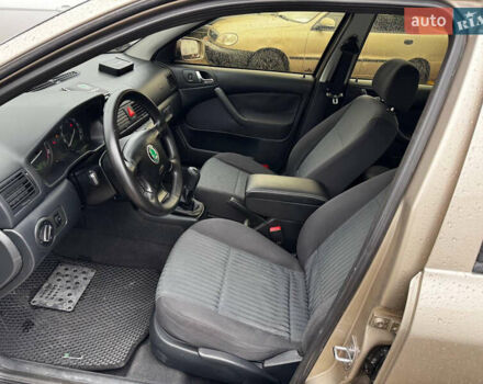 Бежевый Шкода Октавия, объемом двигателя 1.6 л и пробегом 245 тыс. км за 4999 $, фото 7 на Automoto.ua