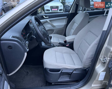 Бежевый Шкода Октавия, объемом двигателя 1.6 л и пробегом 212 тыс. км за 5490 $, фото 10 на Automoto.ua