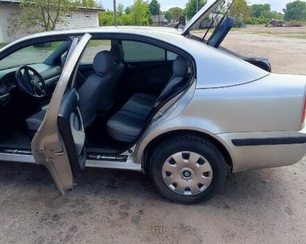 Бежевый Шкода Октавия, объемом двигателя 1.6 л и пробегом 390 тыс. км за 4150 $, фото 2 на Automoto.ua