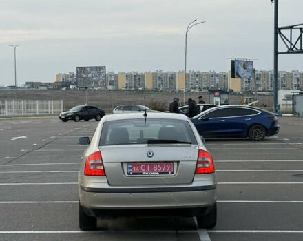 Бежевый Шкода Октавия, объемом двигателя 1.6 л и пробегом 190 тыс. км за 6400 $, фото 5 на Automoto.ua