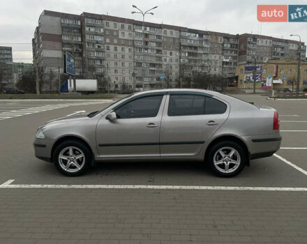 Бежевый Шкода Октавия, объемом двигателя 1.6 л и пробегом 240 тыс. км за 6000 $, фото 1 на Automoto.ua