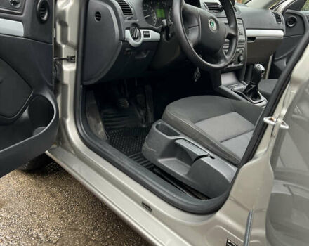 Бежевый Шкода Октавия, объемом двигателя 1.6 л и пробегом 240 тыс. км за 5300 $, фото 12 на Automoto.ua