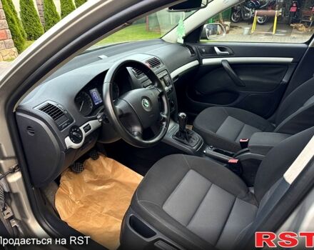 Бежевий Шкода Октавія, об'ємом двигуна 1.6 л та пробігом 206 тис. км за 6450 $, фото 5 на Automoto.ua