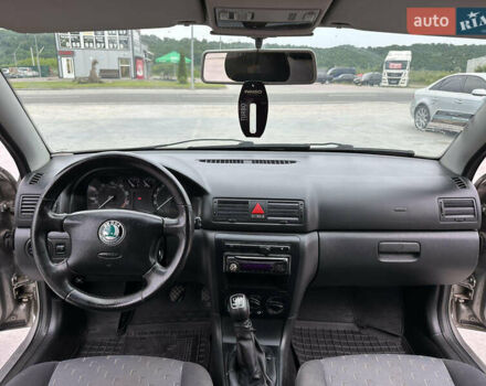 Бежевий Шкода Октавія, об'ємом двигуна 1.6 л та пробігом 240 тис. км за 4400 $, фото 10 на Automoto.ua
