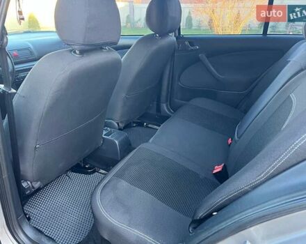 Бежевый Шкода Октавия, объемом двигателя 1.6 л и пробегом 387 тыс. км за 4600 $, фото 24 на Automoto.ua