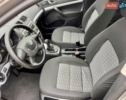 Бежевий Шкода Октавія, об'ємом двигуна 1.6 л та пробігом 59 тис. км за 10700 $, фото 29 на Automoto.ua