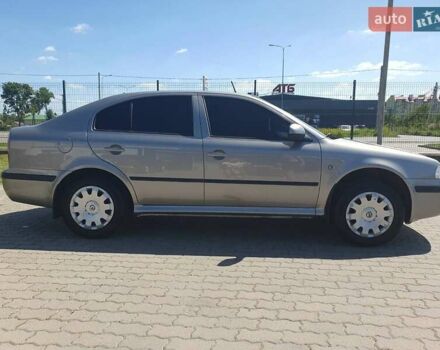Шкода Октавия 2010 в Радехове на Automoto.ua Бежевый Шкода Октавия, объемом двигателя 1.6 л и пробегом 297 тыс. км за 6200 $, фото 4 на Automoto.ua