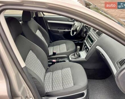 Бежевий Шкода Октавія, об'ємом двигуна 1.6 л та пробігом 59 тис. км за 10700 $, фото 44 на Automoto.ua