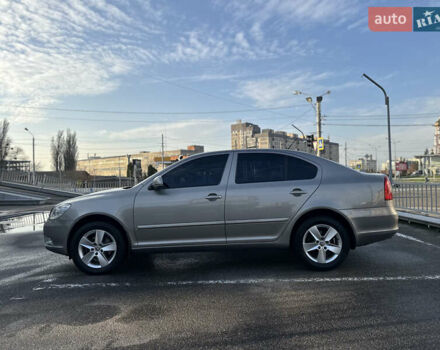 Бежевый Шкода Октавия, объемом двигателя 1.8 л и пробегом 143 тыс. км за 8990 $, фото 4 на Automoto.ua