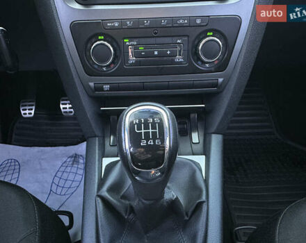 Бежевый Шкода Октавия, объемом двигателя 1.8 л и пробегом 143 тыс. км за 8990 $, фото 23 на Automoto.ua