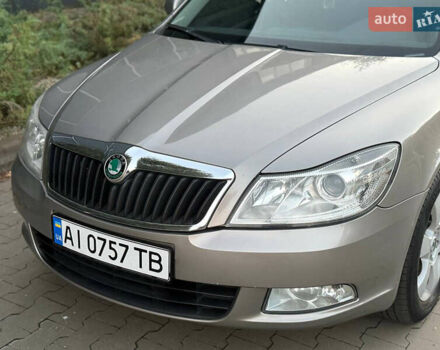 Бежевый Шкода Октавия, объемом двигателя 1.8 л и пробегом 187 тыс. км за 7500 $, фото 5 на Automoto.ua