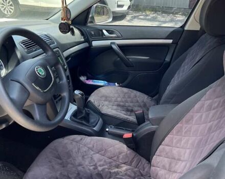 Бежевый Шкода Октавия, объемом двигателя 1.8 л и пробегом 113 тыс. км за 8000 $, фото 6 на Automoto.ua